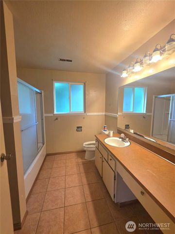 7880 Oxbow Avenue NE, Bremerton, WA 98311