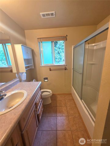 7880 Oxbow Avenue NE, Bremerton, WA 98311
