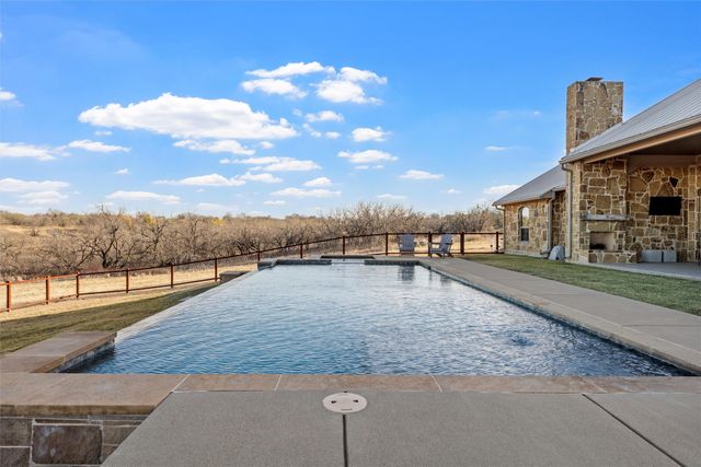 2565 Heritage Parkway, Axtell, TX 76624