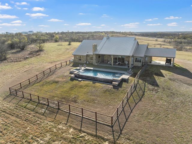 2565 Heritage Parkway, Axtell, TX 76624