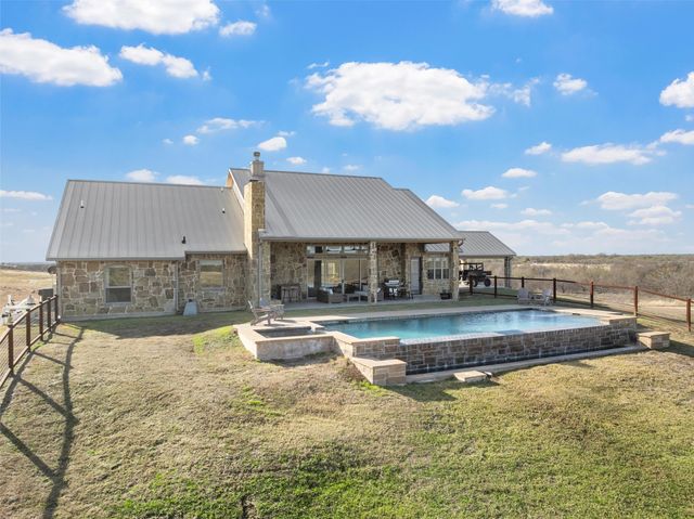 2565 Heritage Parkway, Axtell, TX 76624
