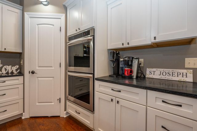 2400 Bay Pointe Drive, St. Joseph, MI 49085