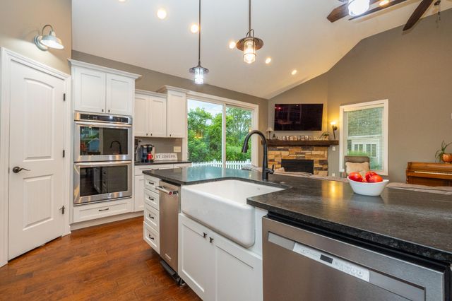 2400 Bay Pointe Drive, St. Joseph, MI 49085