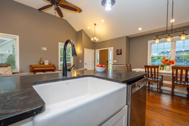 2400 Bay Pointe Drive, St. Joseph, MI 49085