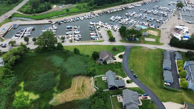 2400 Bay Pointe Drive, St. Joseph, MI 49085