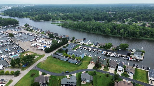 2400 Bay Pointe Drive, St. Joseph, MI 49085