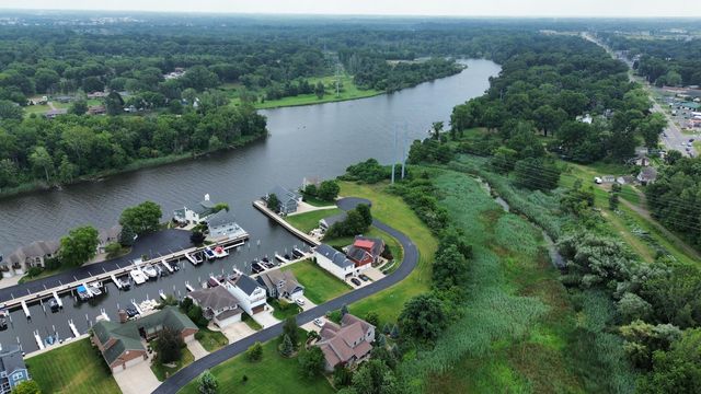 2400 Bay Pointe Drive, St. Joseph, MI 49085