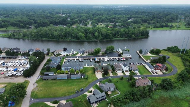 2400 Bay Pointe Drive, St. Joseph, MI 49085