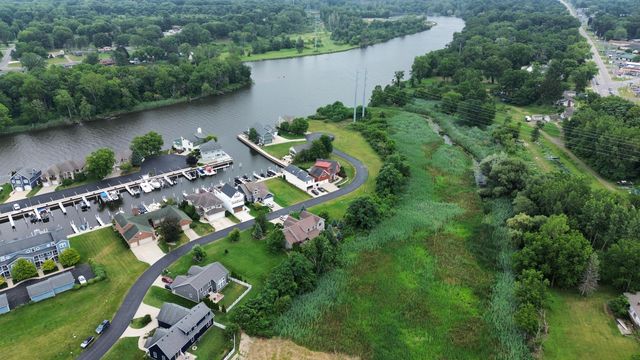 2400 Bay Pointe Drive, St. Joseph, MI 49085