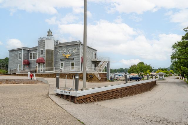 2400 Bay Pointe Drive, St. Joseph, MI 49085