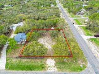 1131 N Gagon St, Rockport, TX 78382