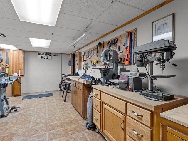 501 River Bluff DRIVE, Manitowoc, WI 54220