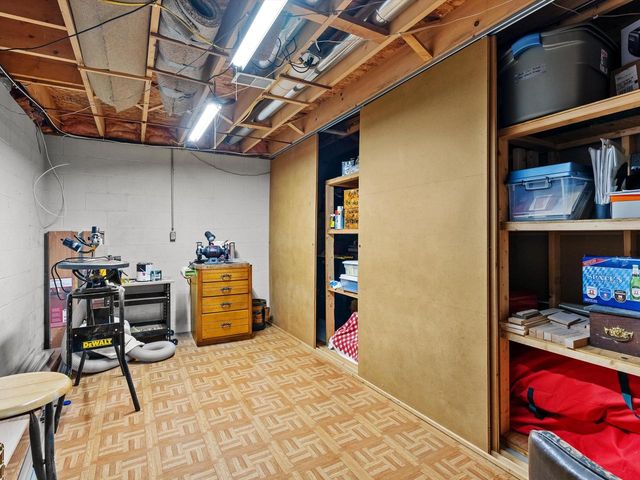 501 River Bluff DRIVE, Manitowoc, WI 54220