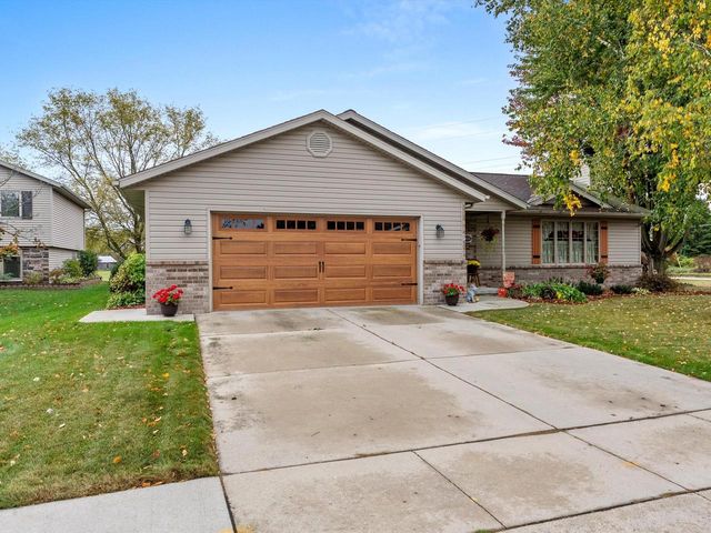 501 River Bluff DRIVE, Manitowoc, WI 54220