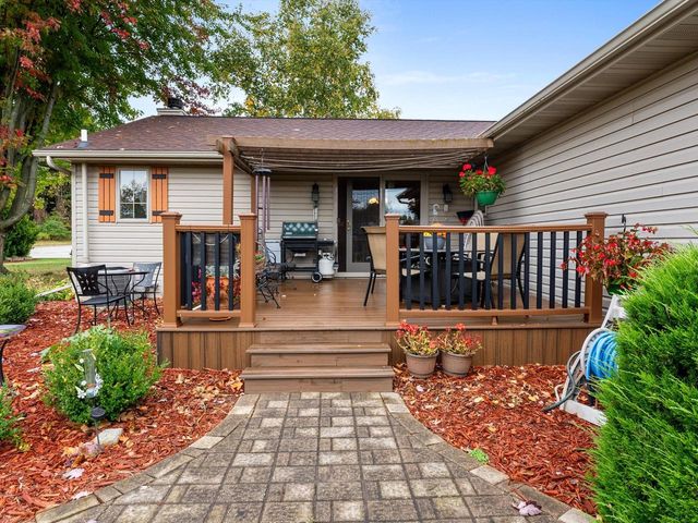 501 River Bluff DRIVE, Manitowoc, WI 54220