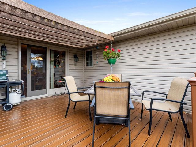 501 River Bluff DRIVE, Manitowoc, WI 54220