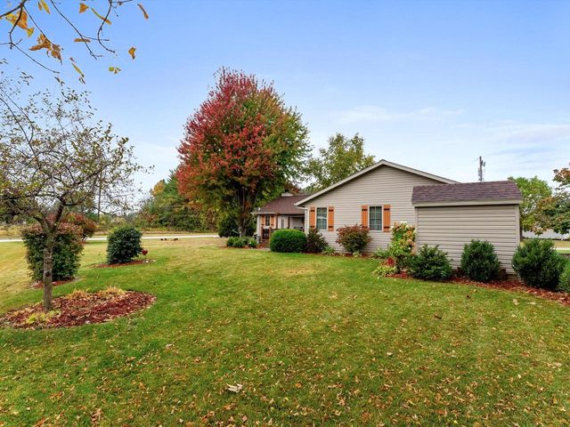 501 River Bluff DRIVE, Manitowoc, WI 54220