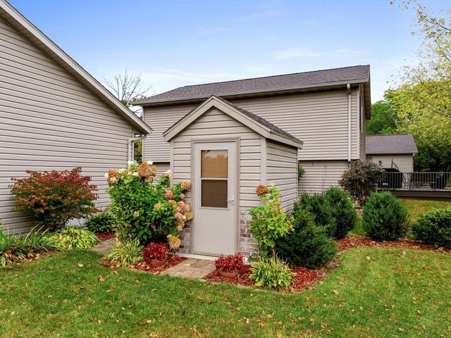 501 River Bluff DRIVE, Manitowoc, WI 54220