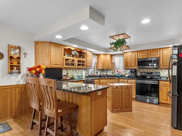 501 River Bluff DRIVE, Manitowoc, WI 54220