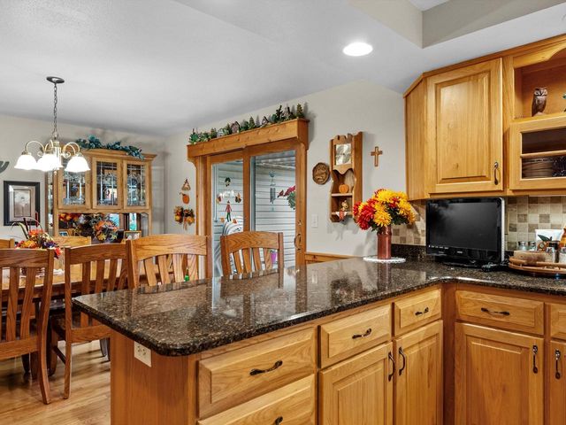 501 River Bluff DRIVE, Manitowoc, WI 54220