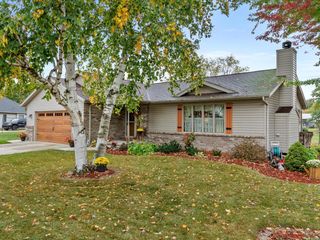 501 River Bluff DRIVE, Manitowoc, WI 54220