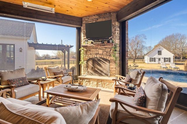 6085 YUM YUM RD, Somerville, TN 38068