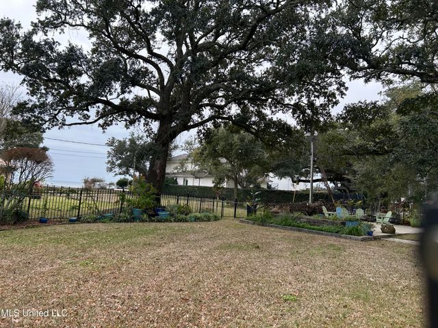 911 2nd Street, Gulfport, MS 39501