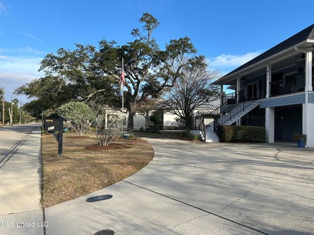 911 2nd Street, Gulfport, MS 39501