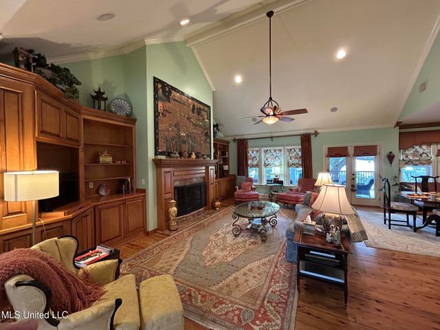 911 2nd Street, Gulfport, MS 39501