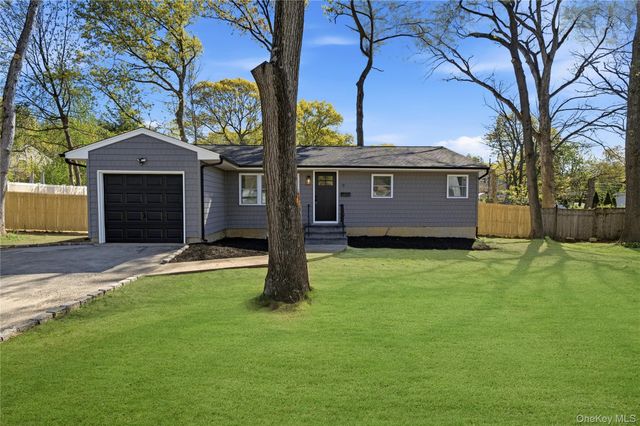 9 W 8th Street, Ronkonkoma, NY 11779