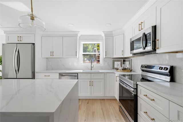 9 W 8th Street, Ronkonkoma, NY 11779