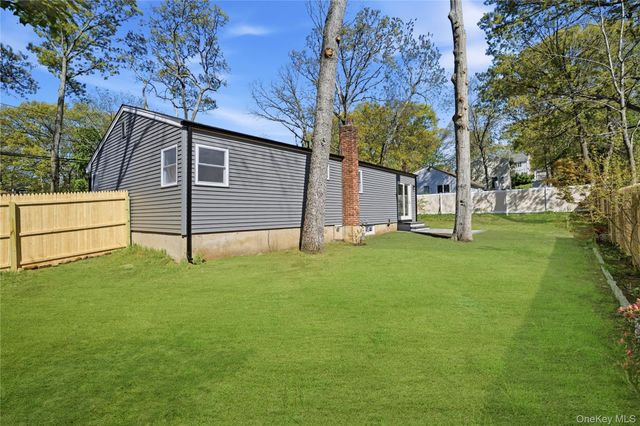 9 W 8th Street, Ronkonkoma, NY 11779