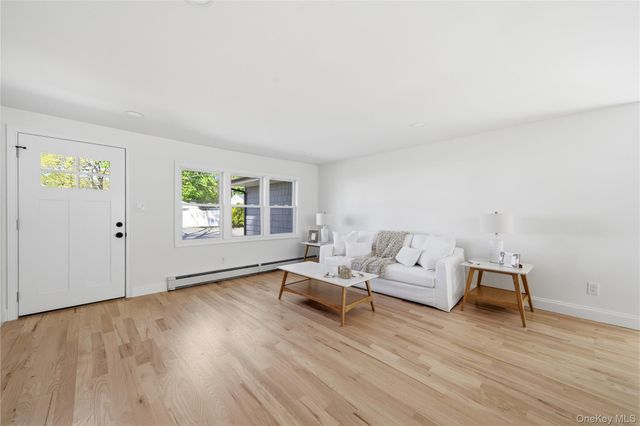 9 W 8th Street, Ronkonkoma, NY 11779