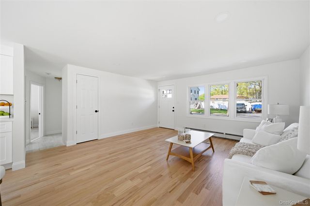 9 W 8th Street, Ronkonkoma, NY 11779