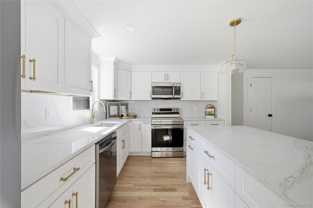 9 W 8th Street, Ronkonkoma, NY 11779