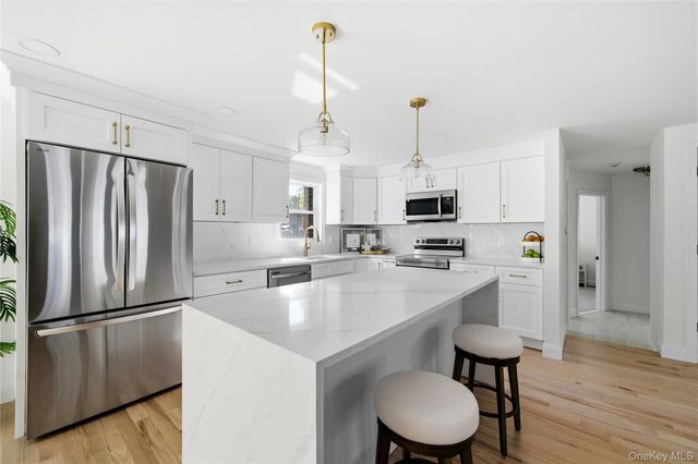 9 W 8th Street, Ronkonkoma, NY 11779