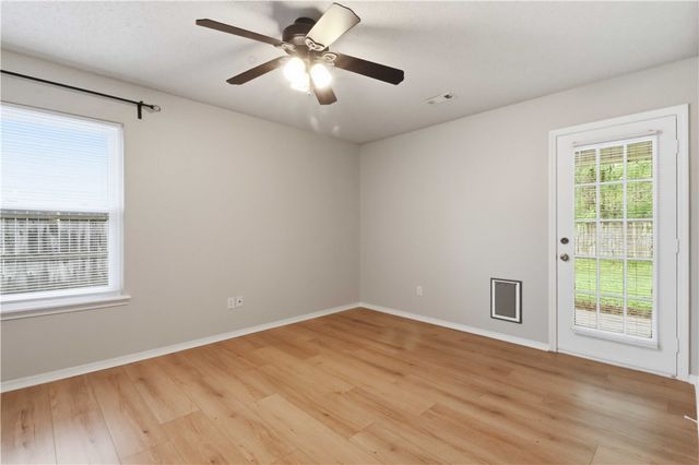 2408 Pin Oak Street, Fayetteville, AR 72701