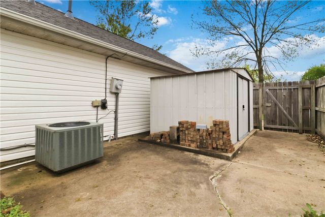 2408 Pin Oak Street, Fayetteville, AR 72701