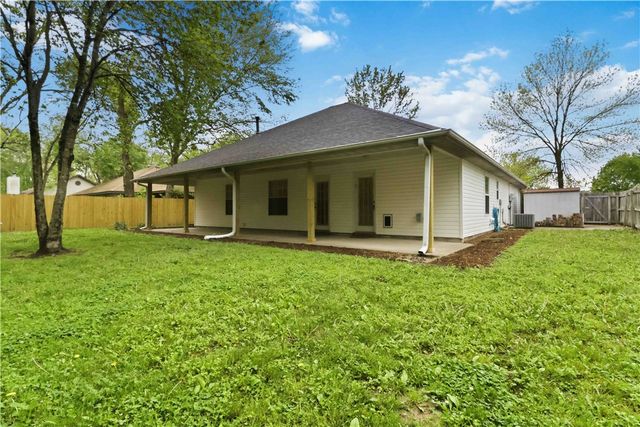 2408 Pin Oak Street, Fayetteville, AR 72701