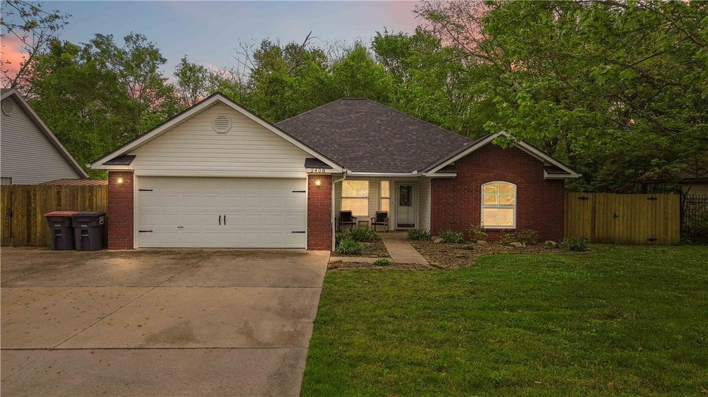 2408 Pin Oak Street, Fayetteville, AR 72701