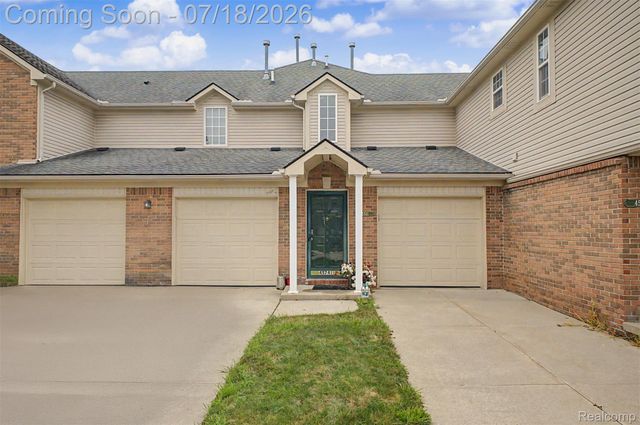 45741 Cagney Drive, Macomb Township, MI 48044