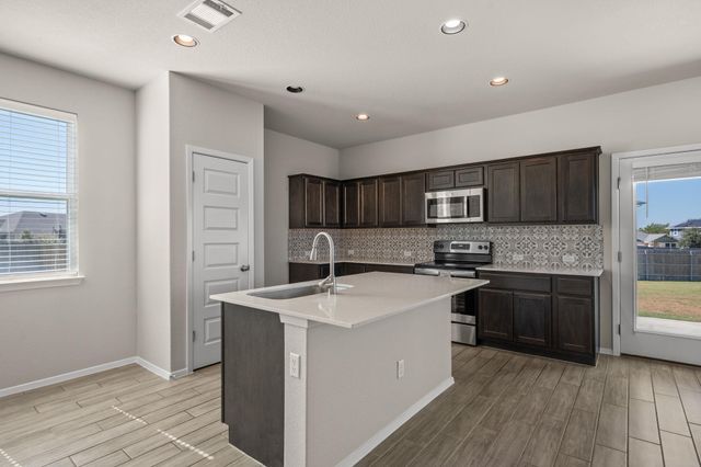 215 Lake Placid RUN, Elgin, TX 78621