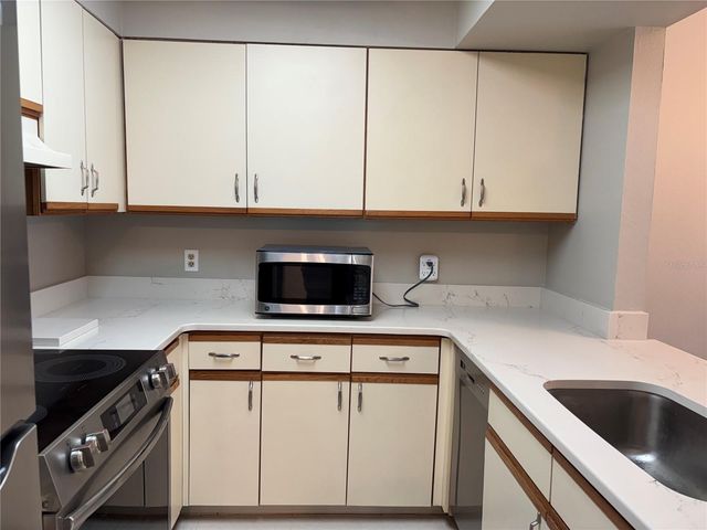 2333 FEATHER SOUND DRIVE A104, Clearwater, FL 33762