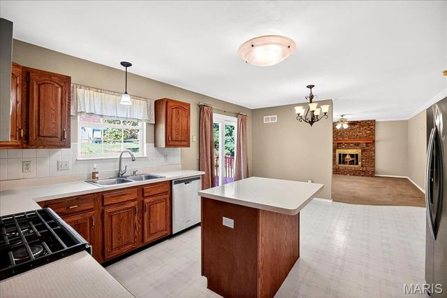 7561 Terri Lynn Drive, St Louis, MO 63123