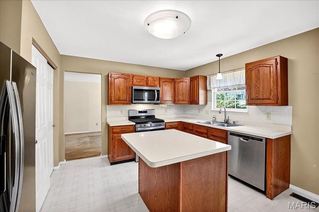 7561 Terri Lynn Drive, St Louis, MO 63123