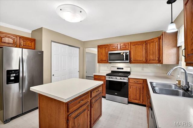 7561 Terri Lynn Drive, St Louis, MO 63123