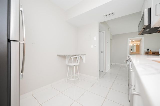 20335 W Country Club Drive 1704, Aventura, FL 33180