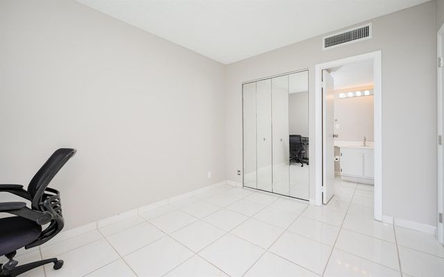 20335 W Country Club Drive 1704, Aventura, FL 33180