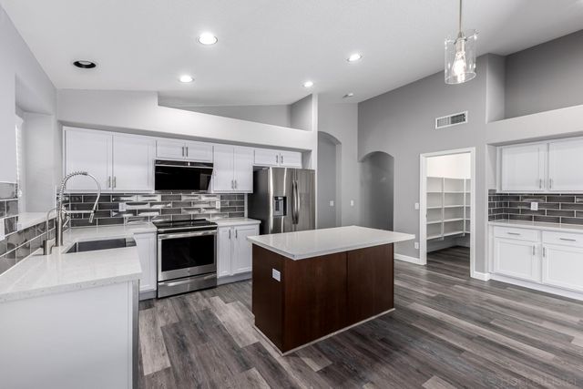 2313 W Straight Arrow Lane, Phoenix, AZ 85085