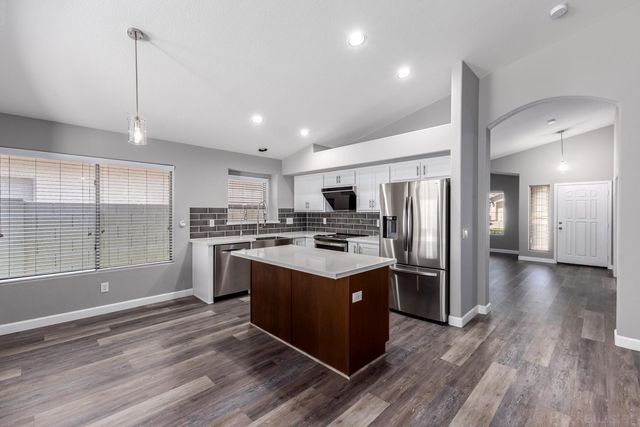 2313 W Straight Arrow Lane, Phoenix, AZ 85085